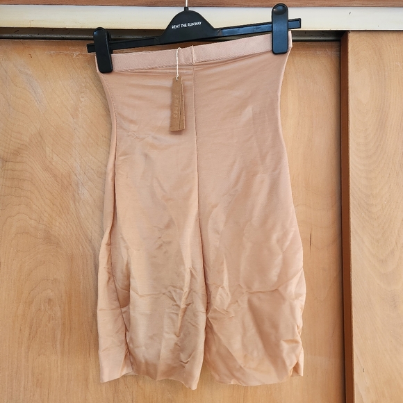 NWT SKIMS Barely There Mid Thigh Short - Picture 7 of 8